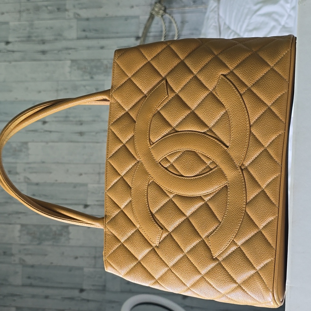 CHANEL Medallion TOTE Caviar